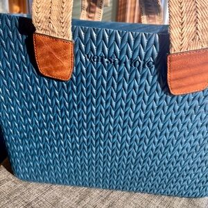 New Versa Tote Carrie bag